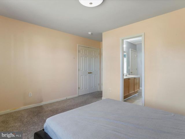256 HOLDEN DR, Martinsburg, WV 25403