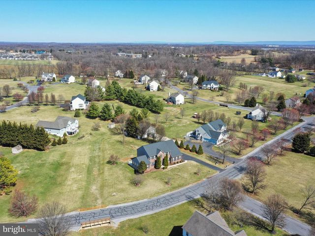 256 HOLDEN DR, Martinsburg, WV 25403