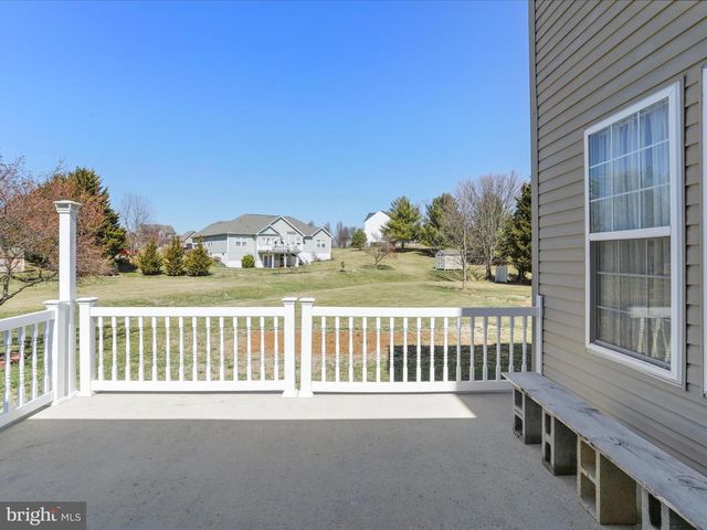 256 HOLDEN DR, Martinsburg, WV 25403
