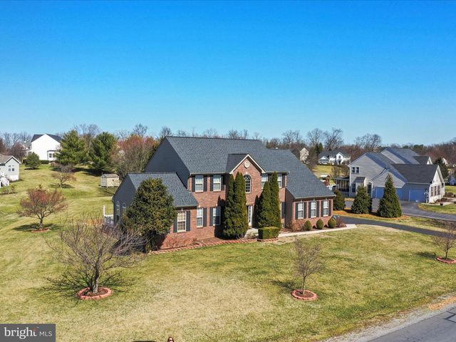 256 HOLDEN DR, Martinsburg, WV 25403