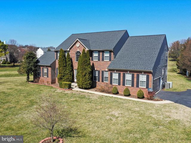 256 HOLDEN DR, Martinsburg, WV 25403