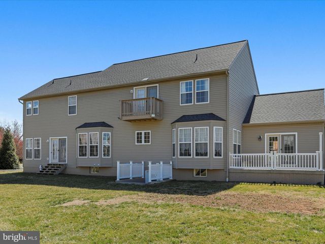 256 HOLDEN DR, Martinsburg, WV 25403