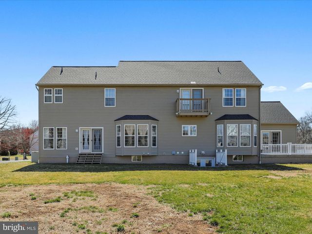 256 HOLDEN DR, Martinsburg, WV 25403