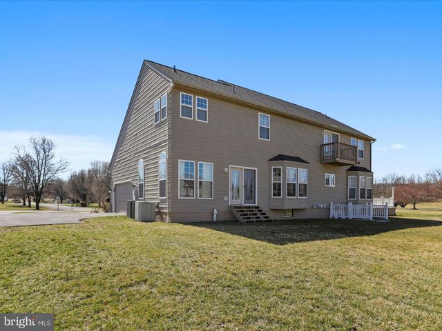 256 HOLDEN DR, Martinsburg, WV 25403