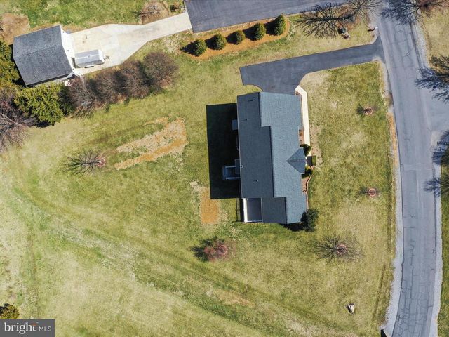 256 HOLDEN DR, Martinsburg, WV 25403