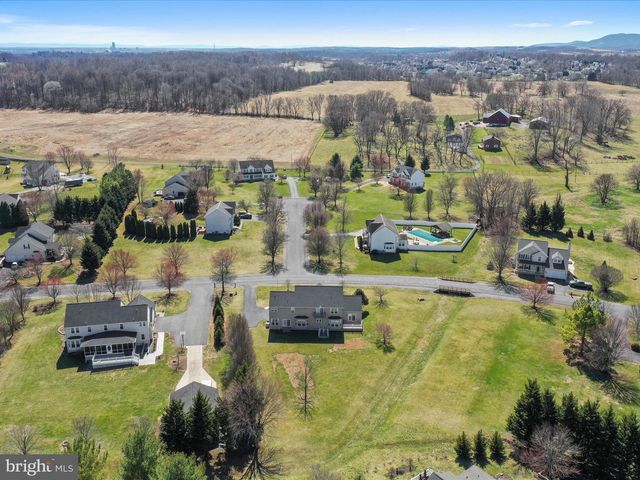 256 HOLDEN DR, Martinsburg, WV 25403