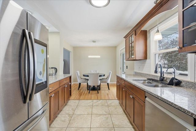 7048 Montrose Road, Woodbury, MN 55125