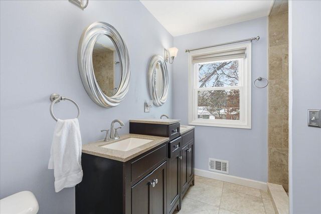 7048 Montrose Road, Woodbury, MN 55125