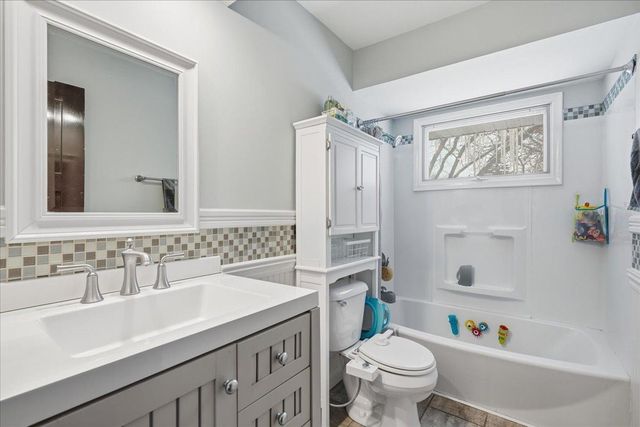 7048 Montrose Road, Woodbury, MN 55125