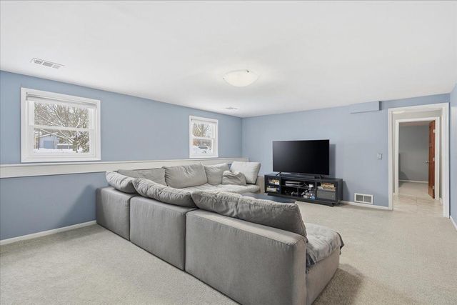 7048 Montrose Road, Woodbury, MN 55125