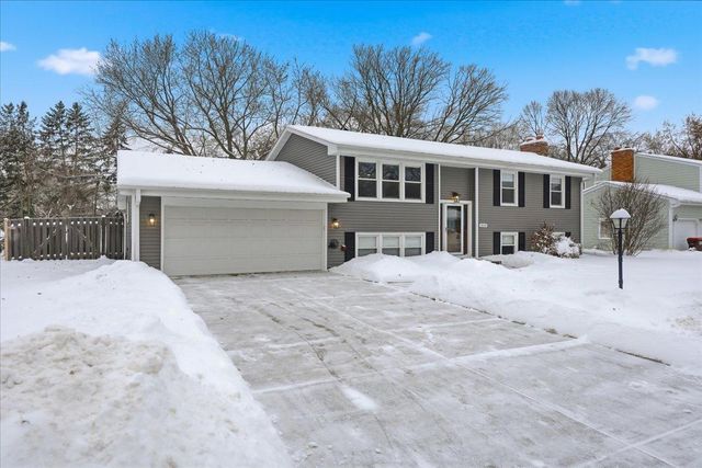 7048 Montrose Road, Woodbury, MN 55125