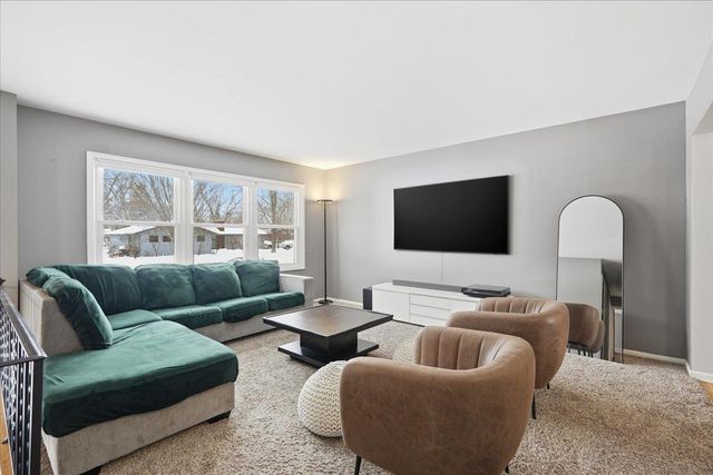 7048 Montrose Road, Woodbury, MN 55125