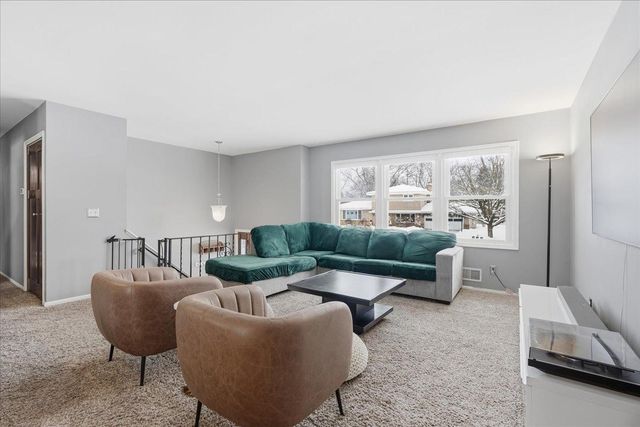 7048 Montrose Road, Woodbury, MN 55125