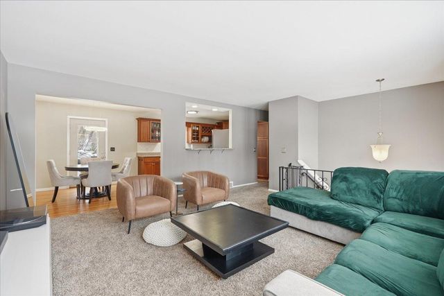 7048 Montrose Road, Woodbury, MN 55125