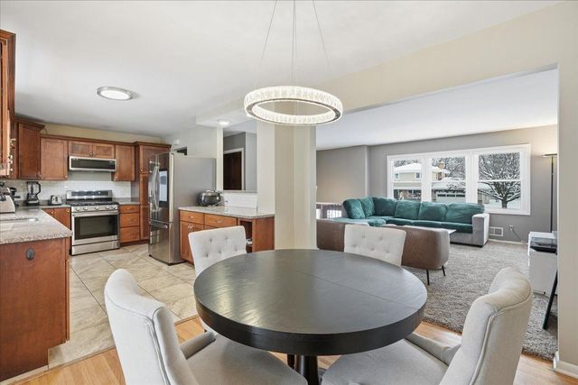 7048 Montrose Road, Woodbury, MN 55125