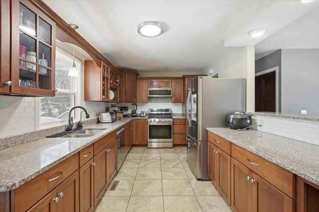 7048 Montrose Road, Woodbury, MN 55125