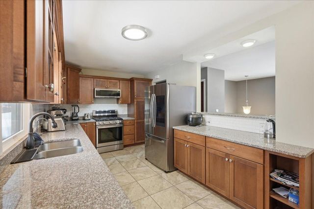 7048 Montrose Road, Woodbury, MN 55125