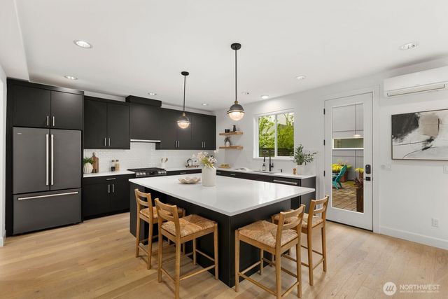 6233 Carleton Avenue S, Seattle, WA 98108