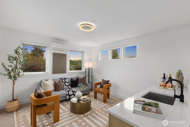 6233 Carleton Avenue S, Seattle, WA 98108
