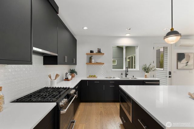 6233 Carleton Avenue S, Seattle, WA 98108