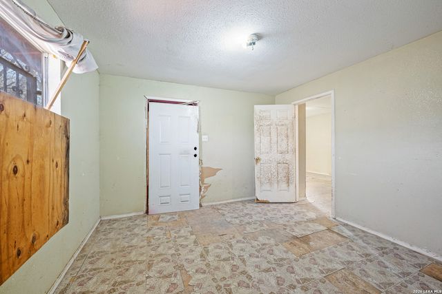 920 S San Joaquin, San Antonio, TX 78237