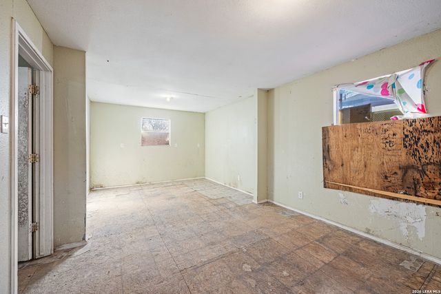 920 S San Joaquin, San Antonio, TX 78237