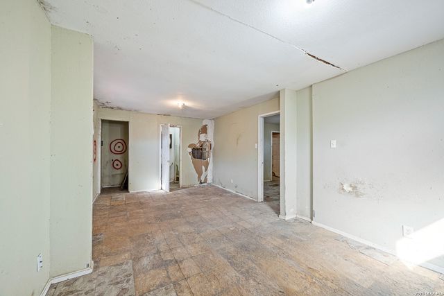 920 S San Joaquin, San Antonio, TX 78237