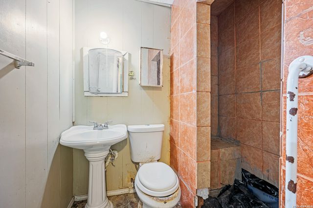 920 S San Joaquin, San Antonio, TX 78237