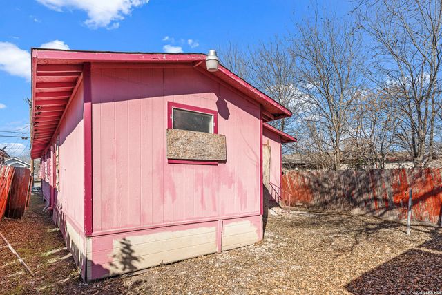 920 S San Joaquin, San Antonio, TX 78237