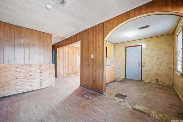 920 S San Joaquin, San Antonio, TX 78237