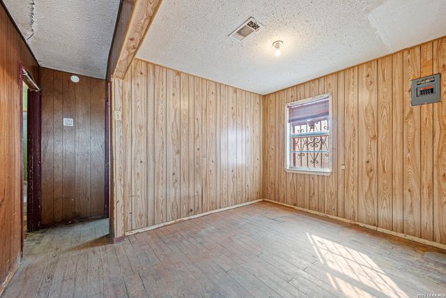 920 S San Joaquin, San Antonio, TX 78237