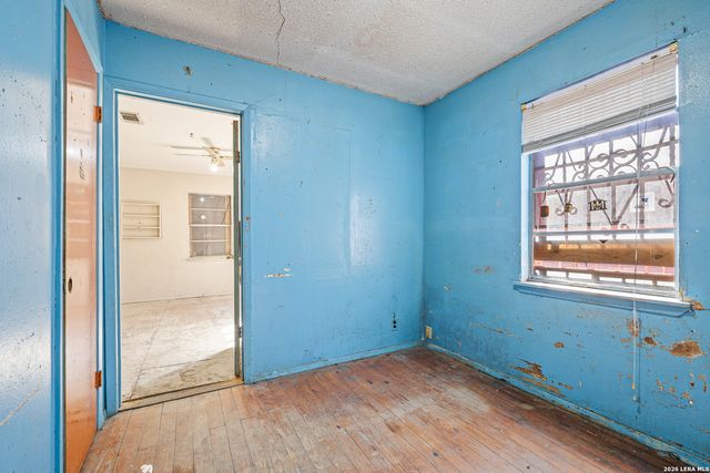 920 S San Joaquin, San Antonio, TX 78237