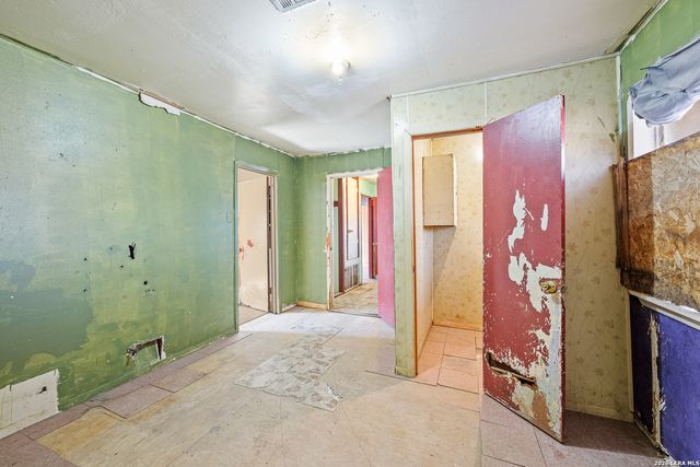 920 S San Joaquin, San Antonio, TX 78237