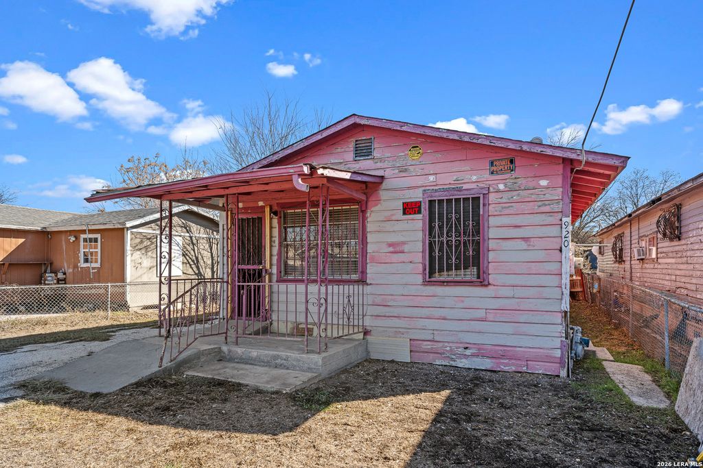 920 S San Joaquin, San Antonio, TX 78237