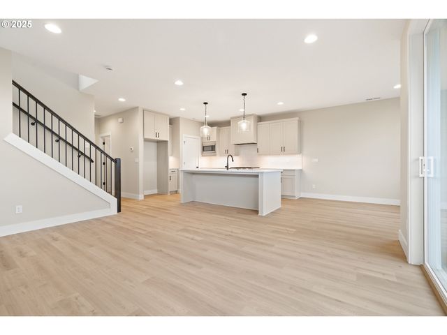 11486 Nw ELISE Ln, Portland, OR 97229