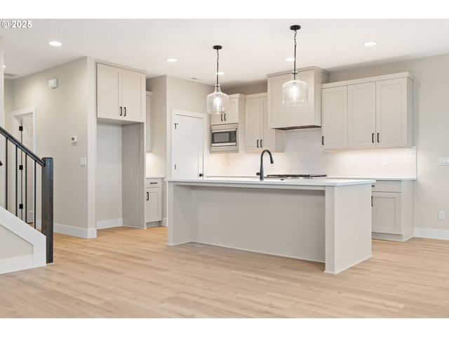 11486 Nw ELISE Ln, Portland, OR 97229