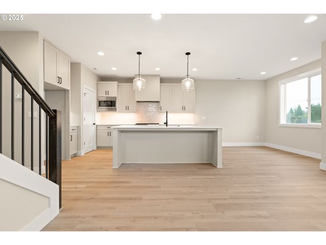 11486 Nw ELISE Ln, Portland, OR 97229