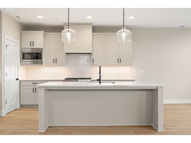 11486 Nw ELISE Ln, Portland, OR 97229