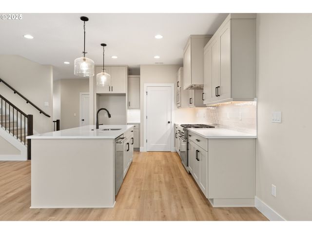 11486 Nw ELISE Ln, Portland, OR 97229