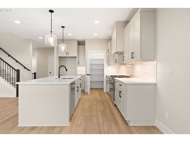 11486 Nw ELISE Ln, Portland, OR 97229