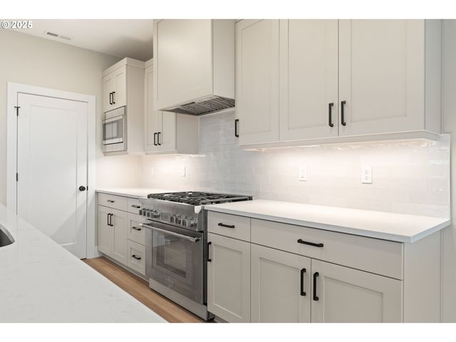 11486 Nw ELISE Ln, Portland, OR 97229