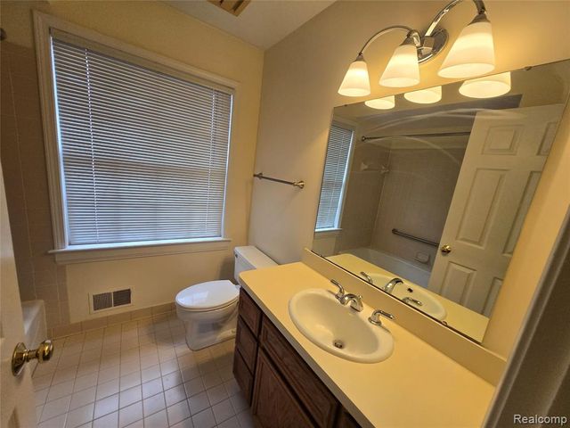 3810 Rochester Road, Royal Oak, MI 48073