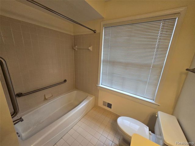 3810 Rochester Road, Royal Oak, MI 48073