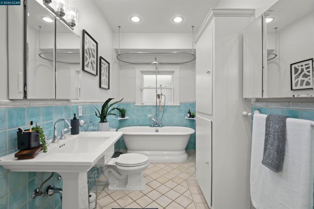 5428 Ruth Ave, Oakland, CA 94601