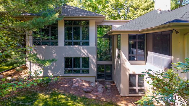 1970 Red Hill Drive Ne, Grand Rapids Twp, MI 49301
