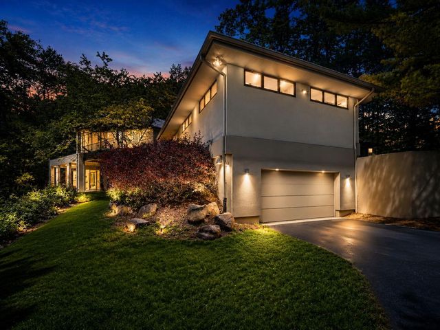 1970 Red Hill Drive Ne, Grand Rapids Twp, MI 49301