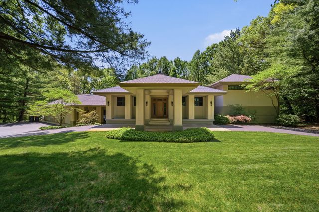 1970 Red Hill Drive Ne, Grand Rapids Twp, MI 49301
