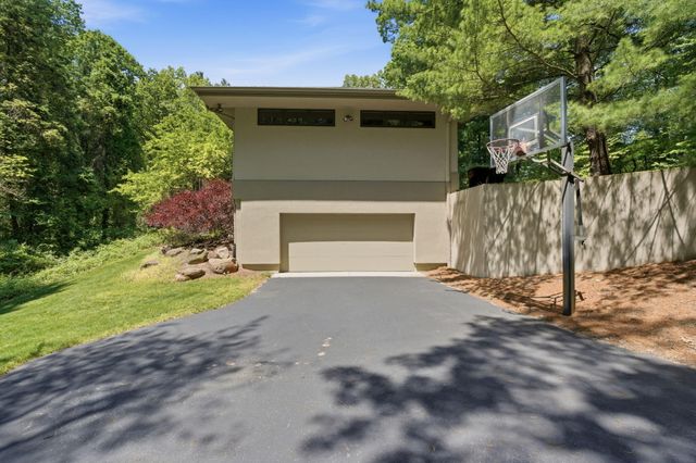 1970 Red Hill Drive Ne, Grand Rapids Twp, MI 49301