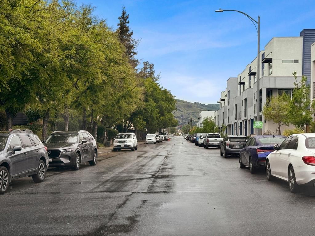 Image 33 of property listing at 2599 Easton Lane 109, San Jose, CA 95133