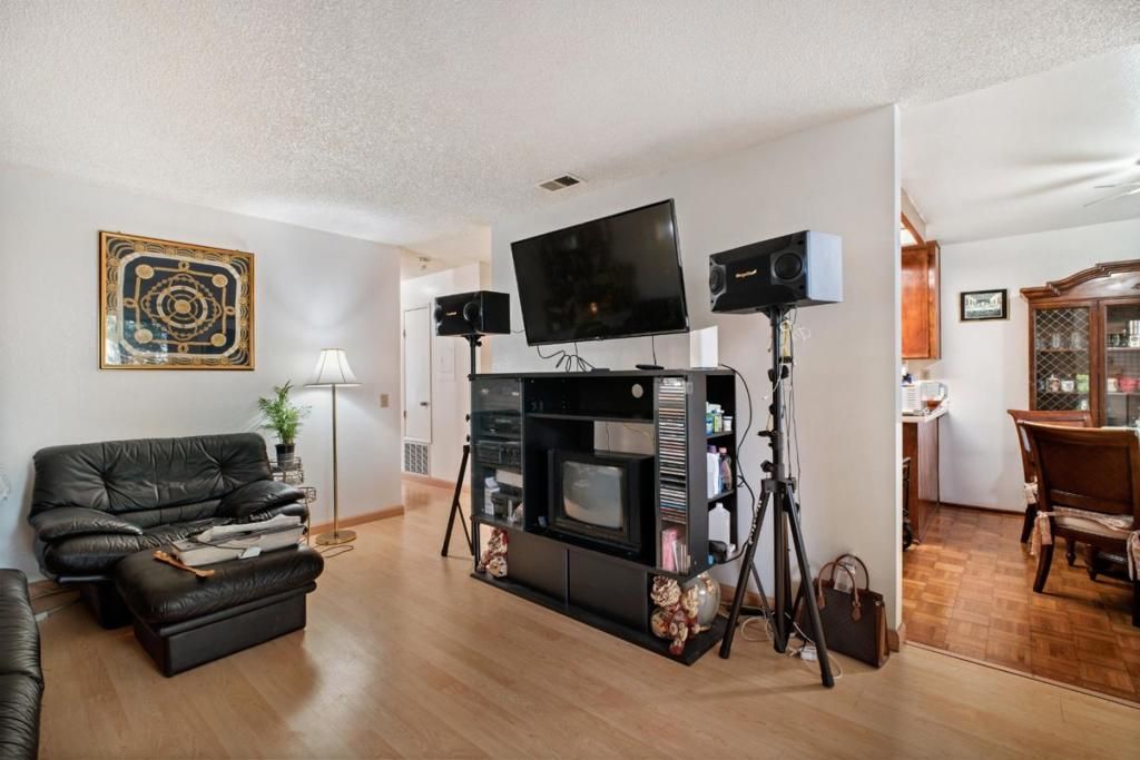 Image 4 of property listing at 2599 Easton Lane 109, San Jose, CA 95133